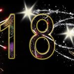 黒い背景に白い文字がある