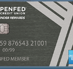 白黒の写真にテキストが書いてある看板