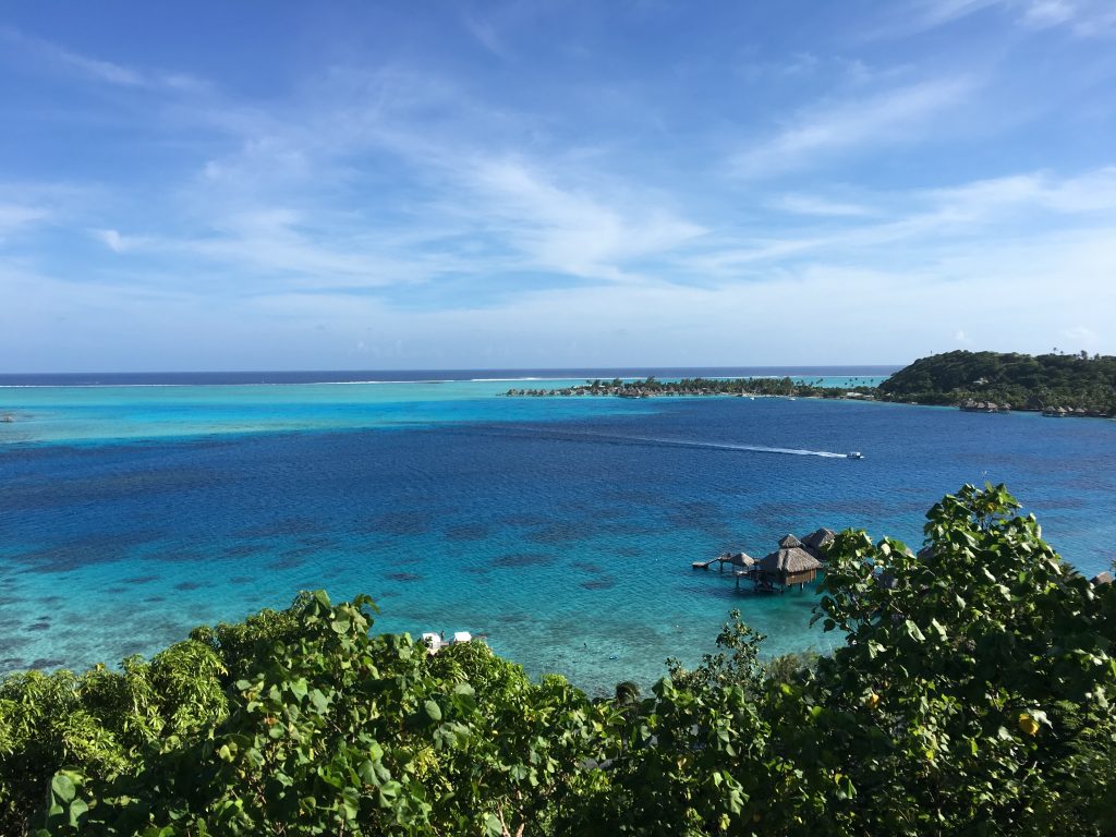 湖の隣に海