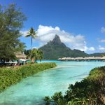 湖の隣にある池