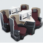 机の上のパソコン機材