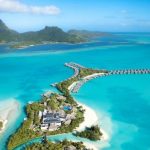 海の中にあるプール