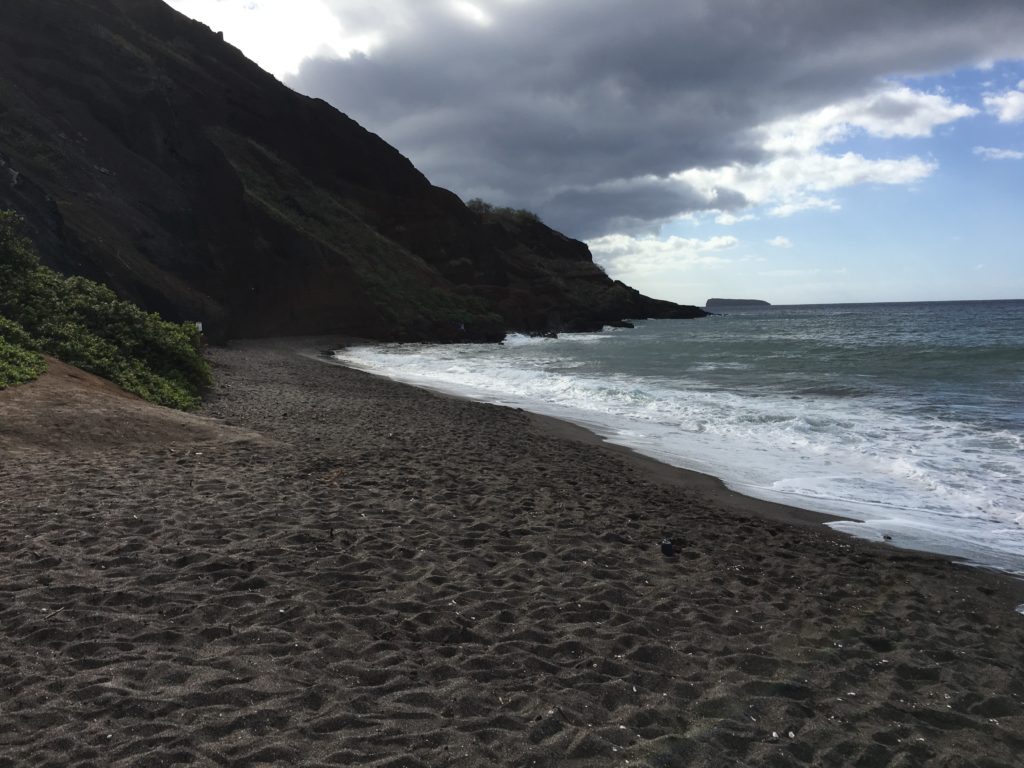 山と海と砂浜