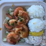 皿の上の肉と野菜の料理