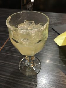 ガラスのコップに入った飲み物