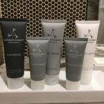 紙コップに入った飲み物