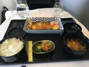 トレイの上の料理