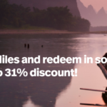 水に浮かんでいる船の絵