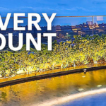 橋の上に置かれたボート