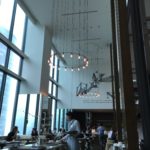 窓に付いている建物