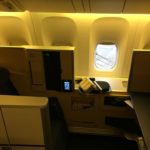 机の上のパソコン機材