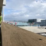 砂浜に置かれたボート