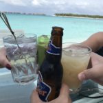 水の上にあるビール