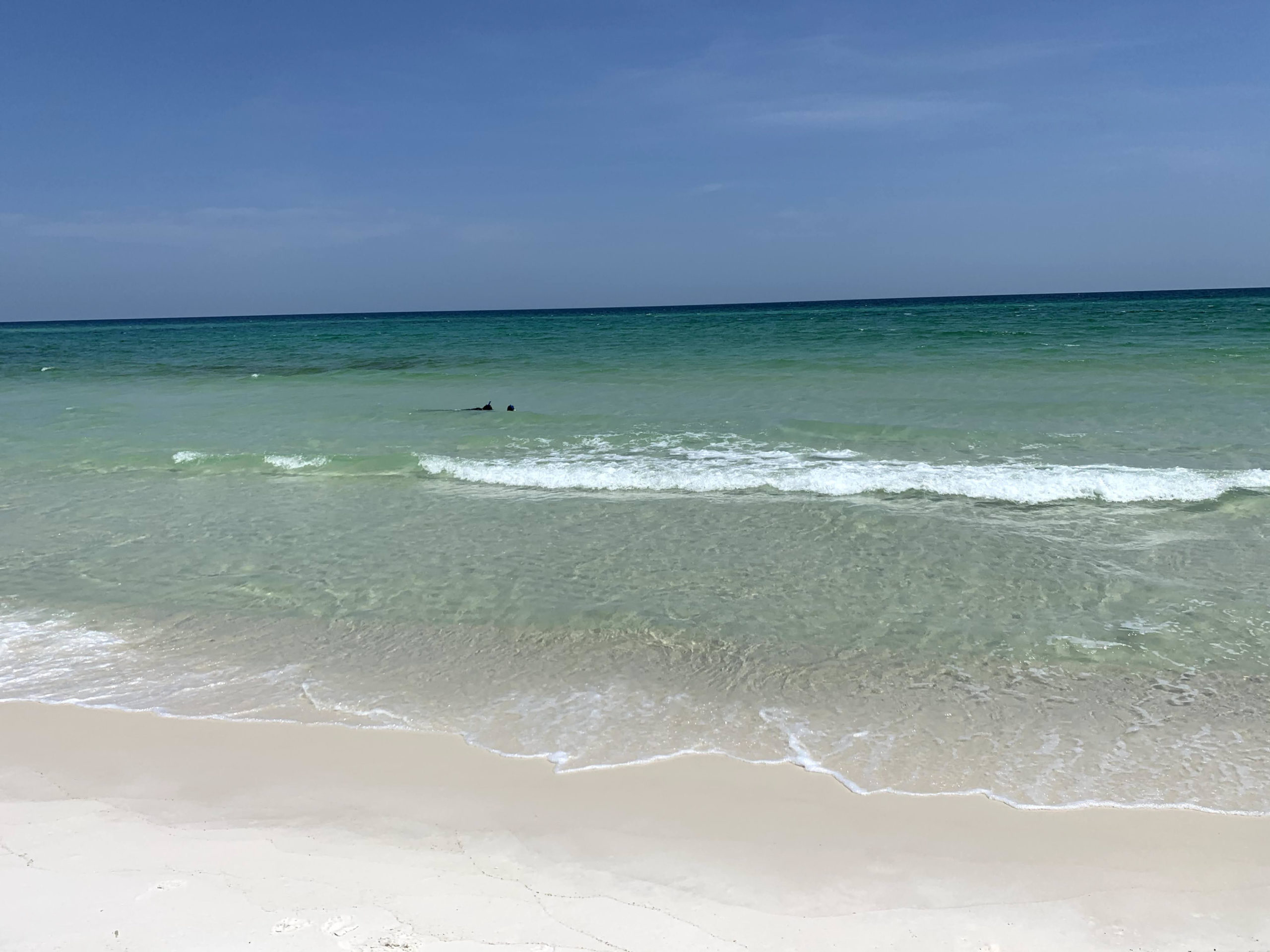 海と波と砂浜