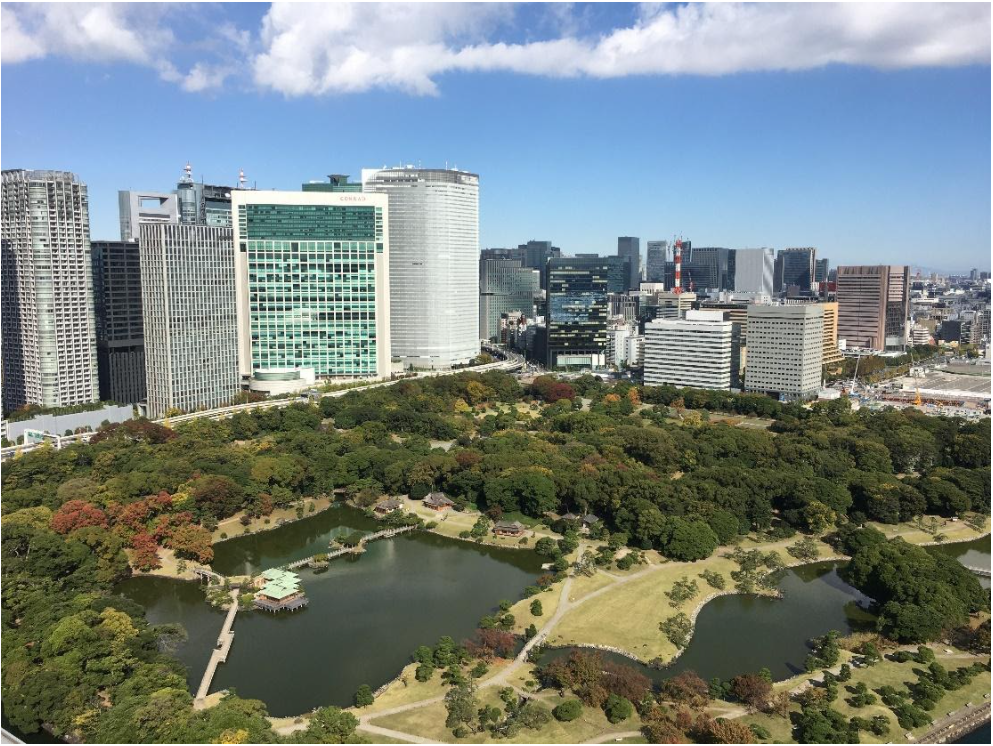 建物の前にある川