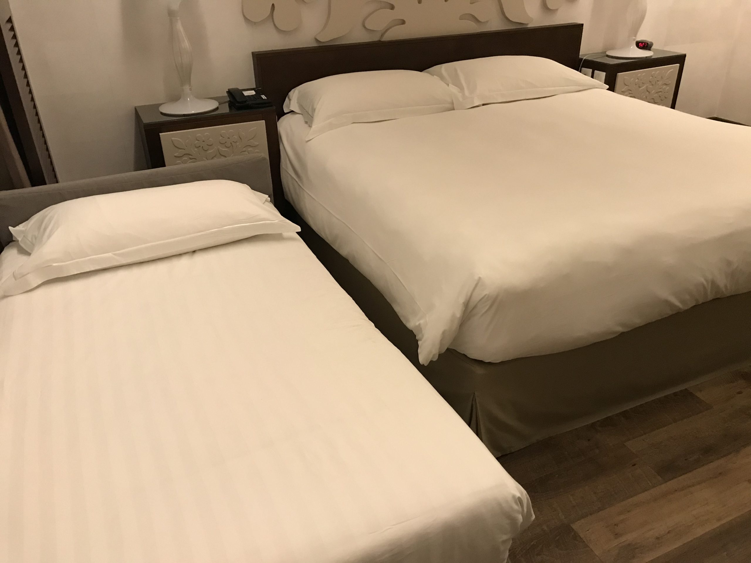 ホテルのベッド