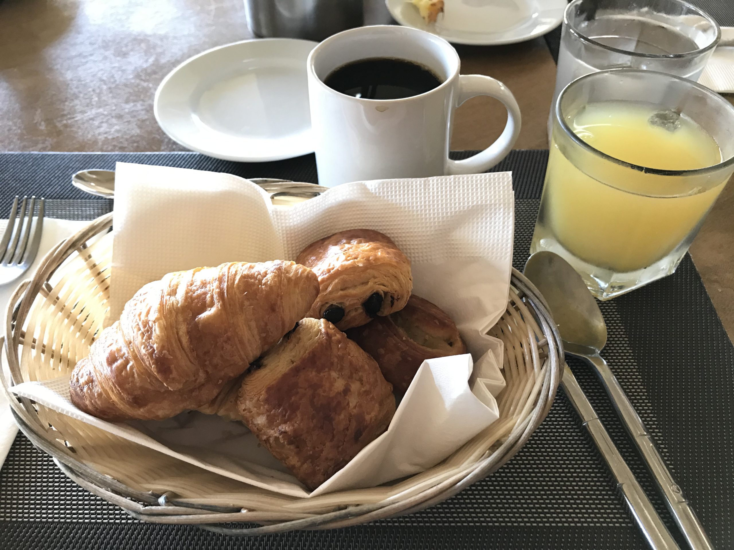 テーブルの上の朝食