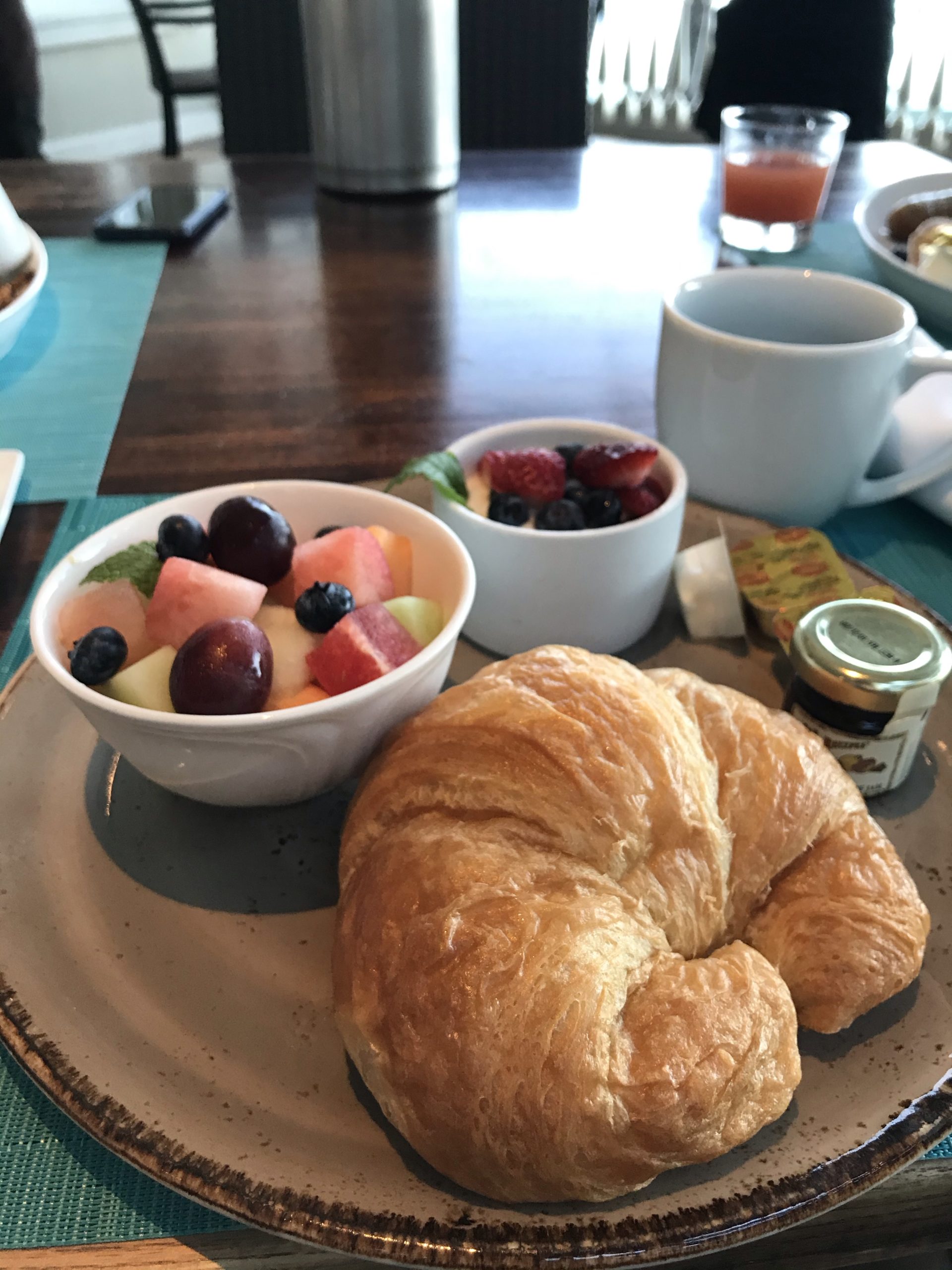 テーブルの上の朝食