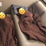ベッドの上に置かれたぬいぐるみ