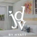 部屋に備えている数々の写真のコラージュ