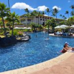 プールサイドに置かれたボート