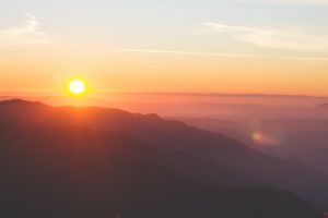 夕日が沈む空