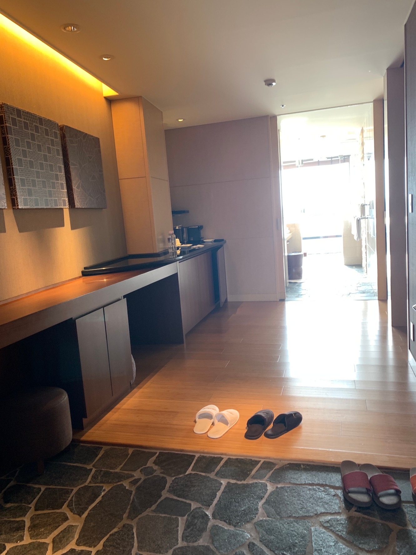 床に置かれている部屋