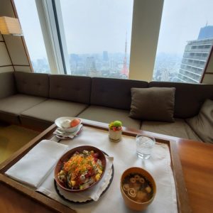テーブルの上の食べ物