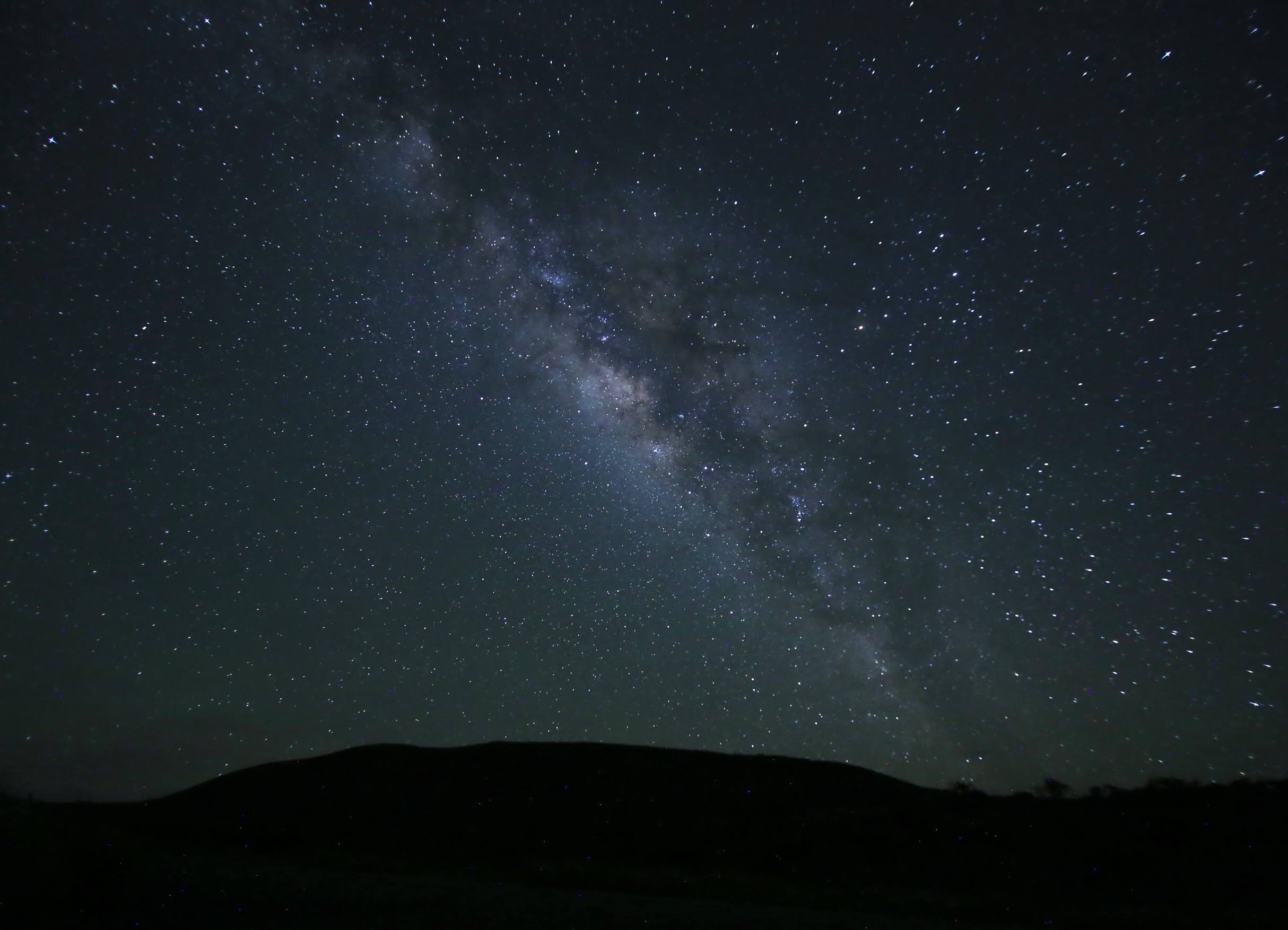 夜空の星雲のcg画像