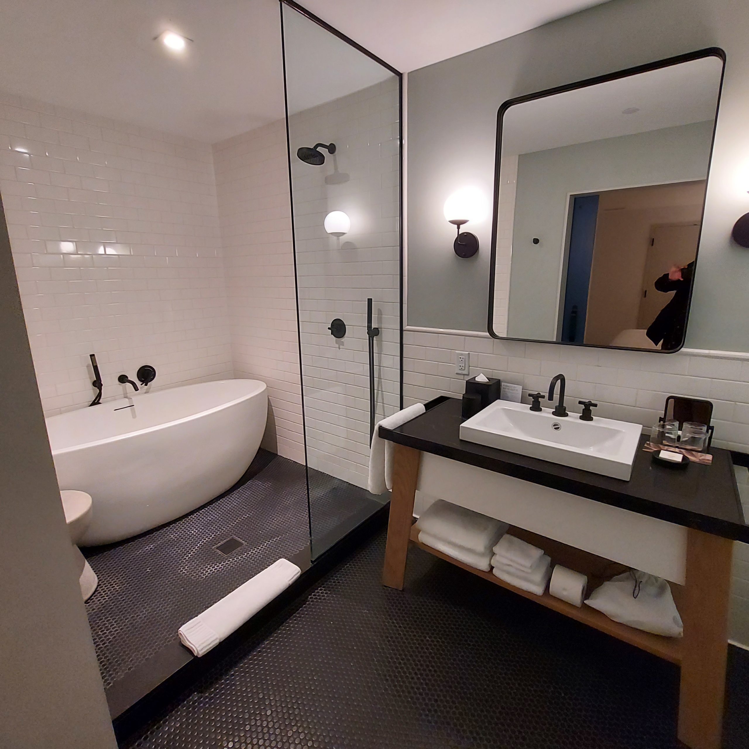 鏡のあるバスルーム
