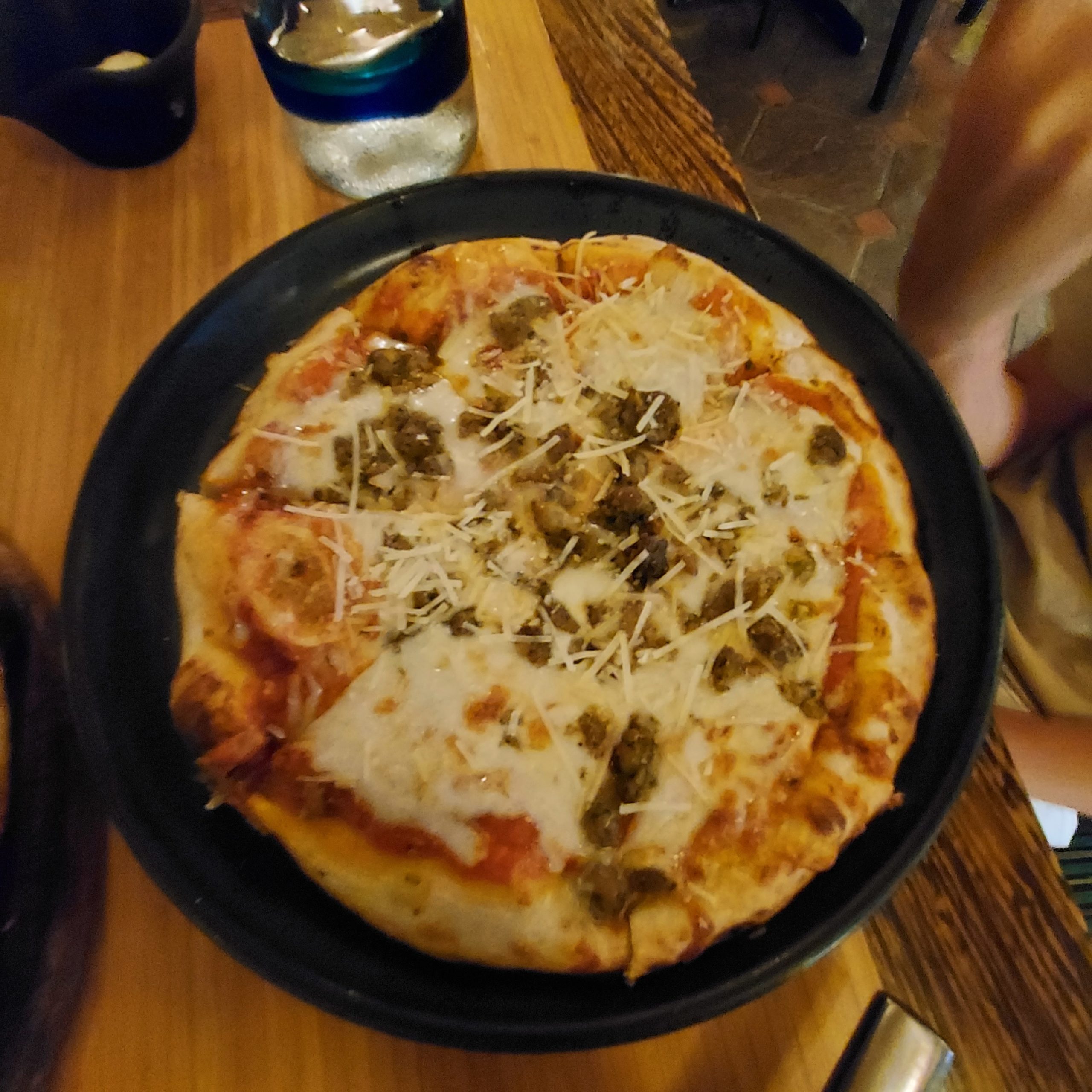 鍋の中のピザ