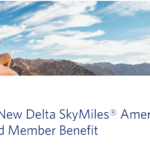 山の上に立っている女性