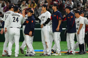 野球選手と観客