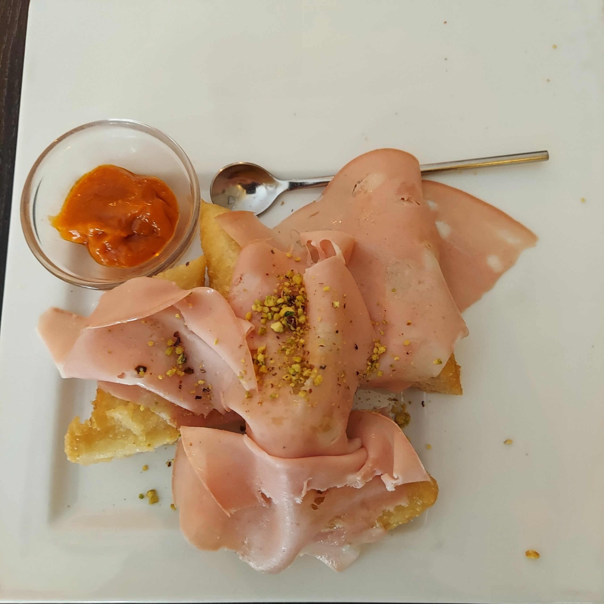 皿の上の食べ物