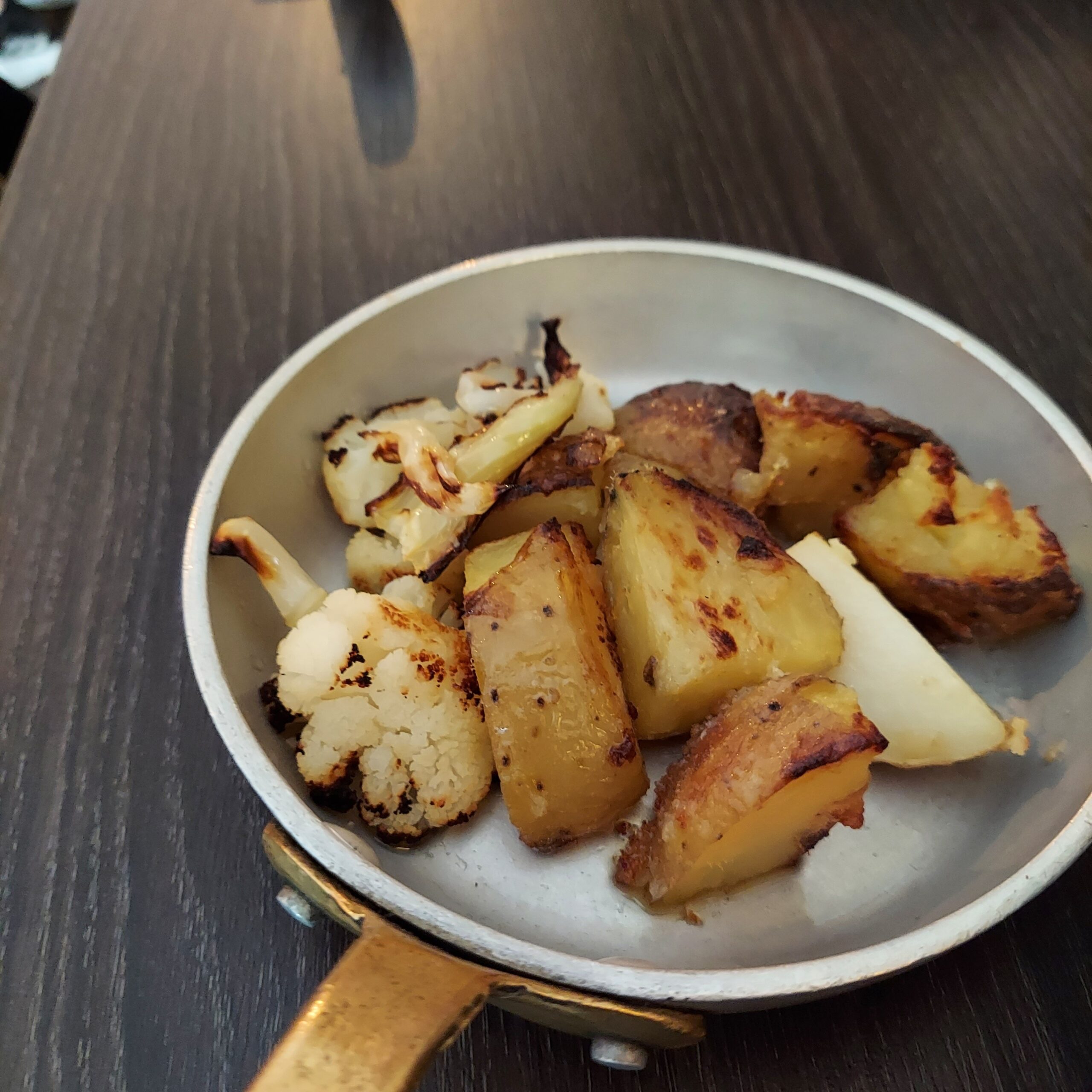皿の上の食べ物