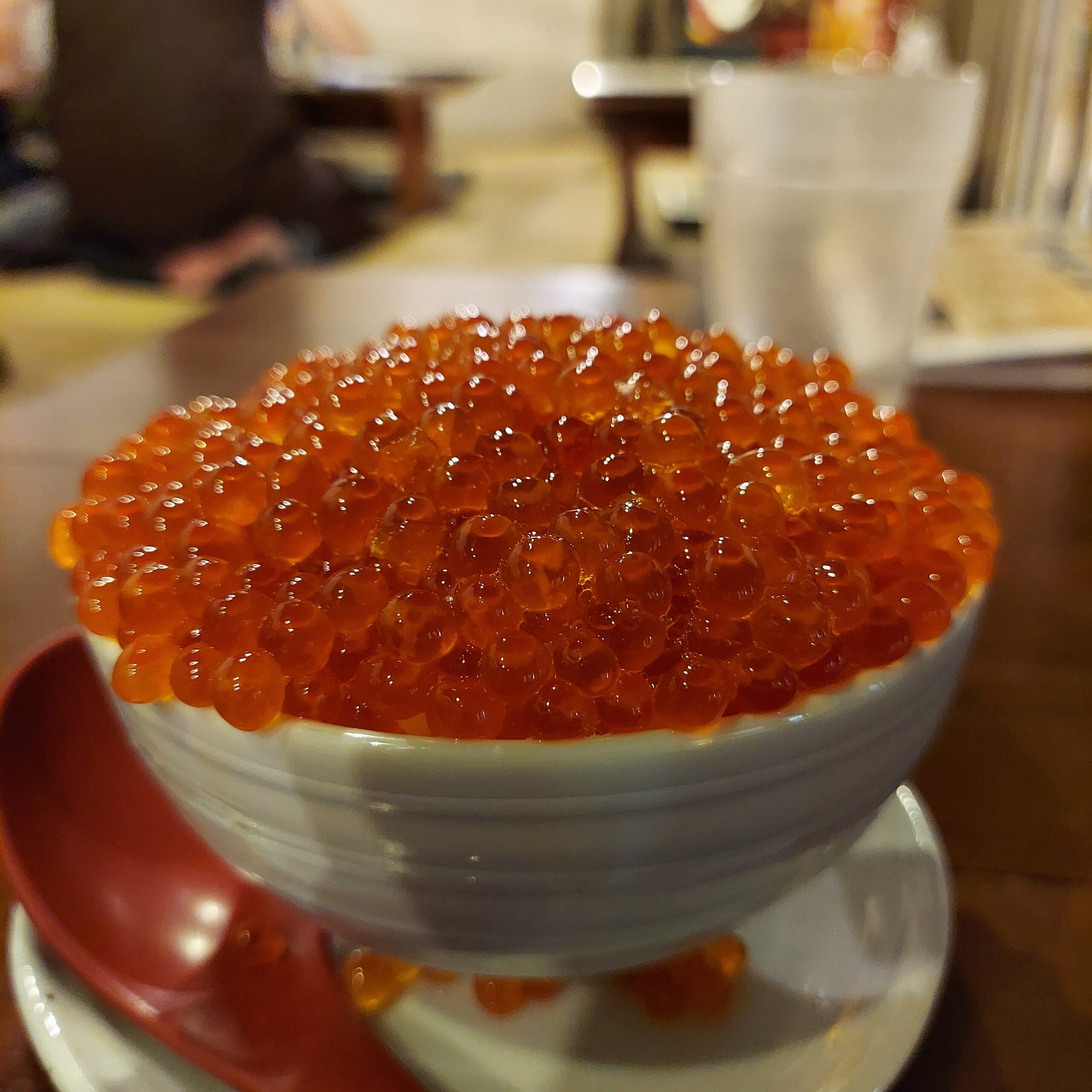 皿の上のオレンジ