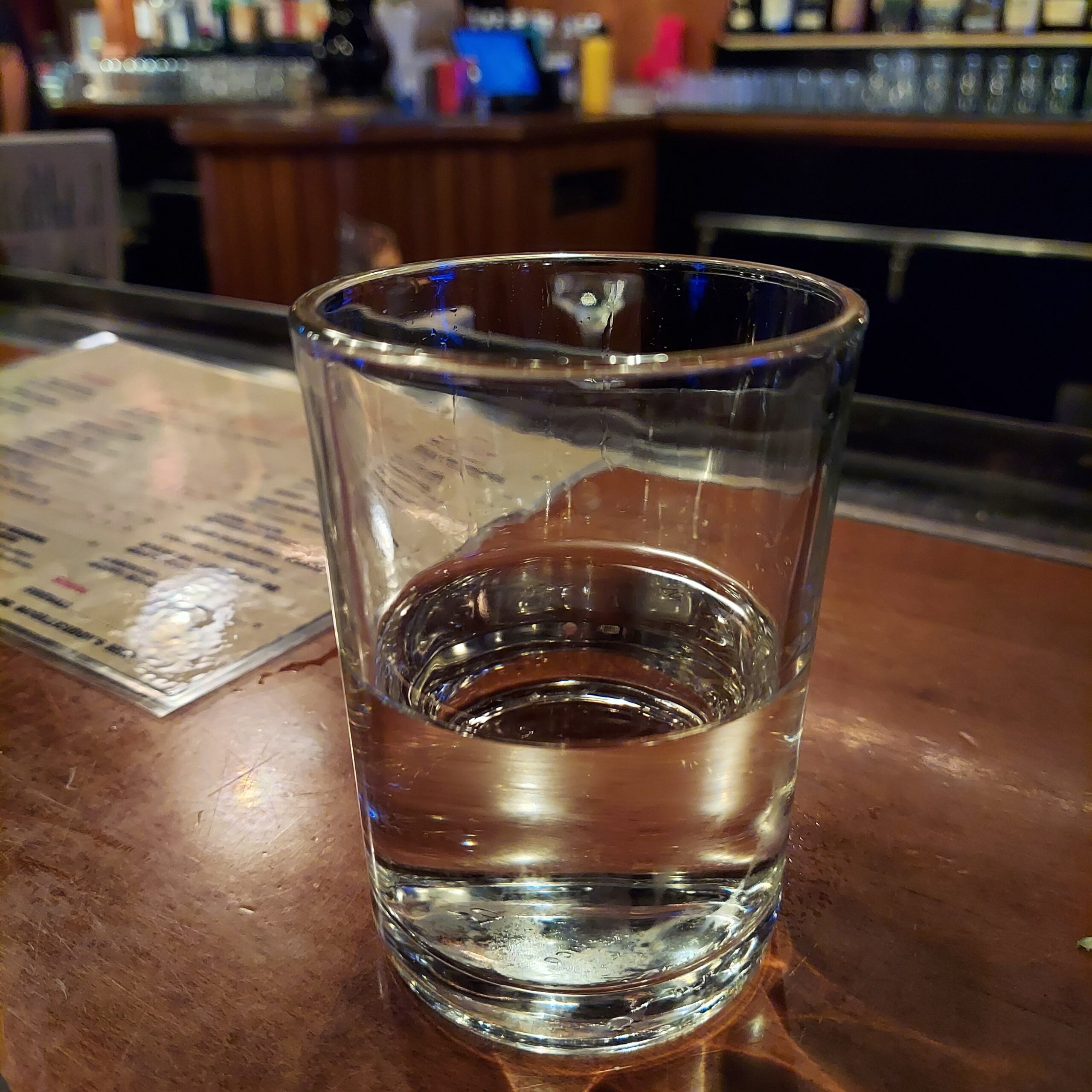 ガラスのコップに入った飲み物