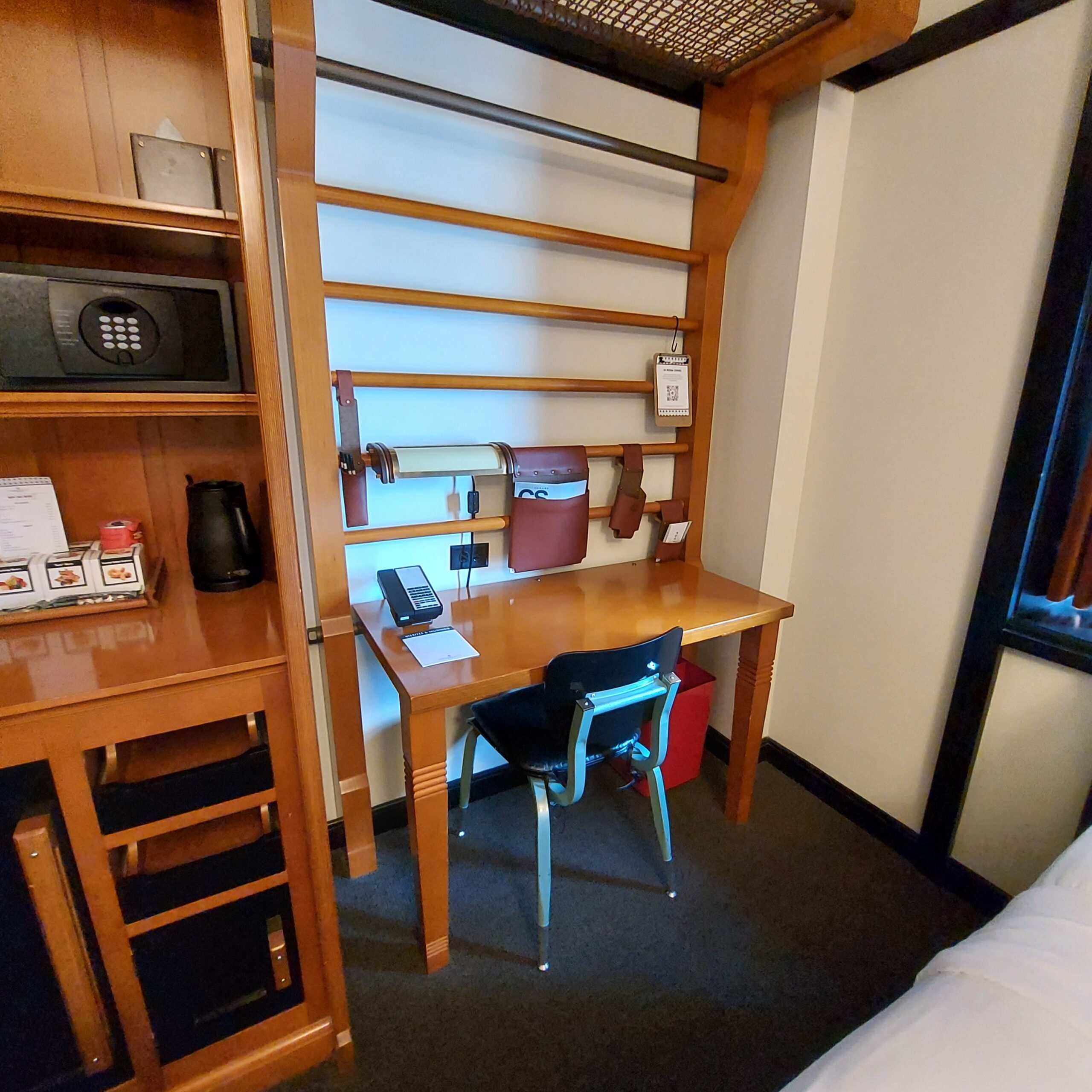 部屋に備えている様々な家具
