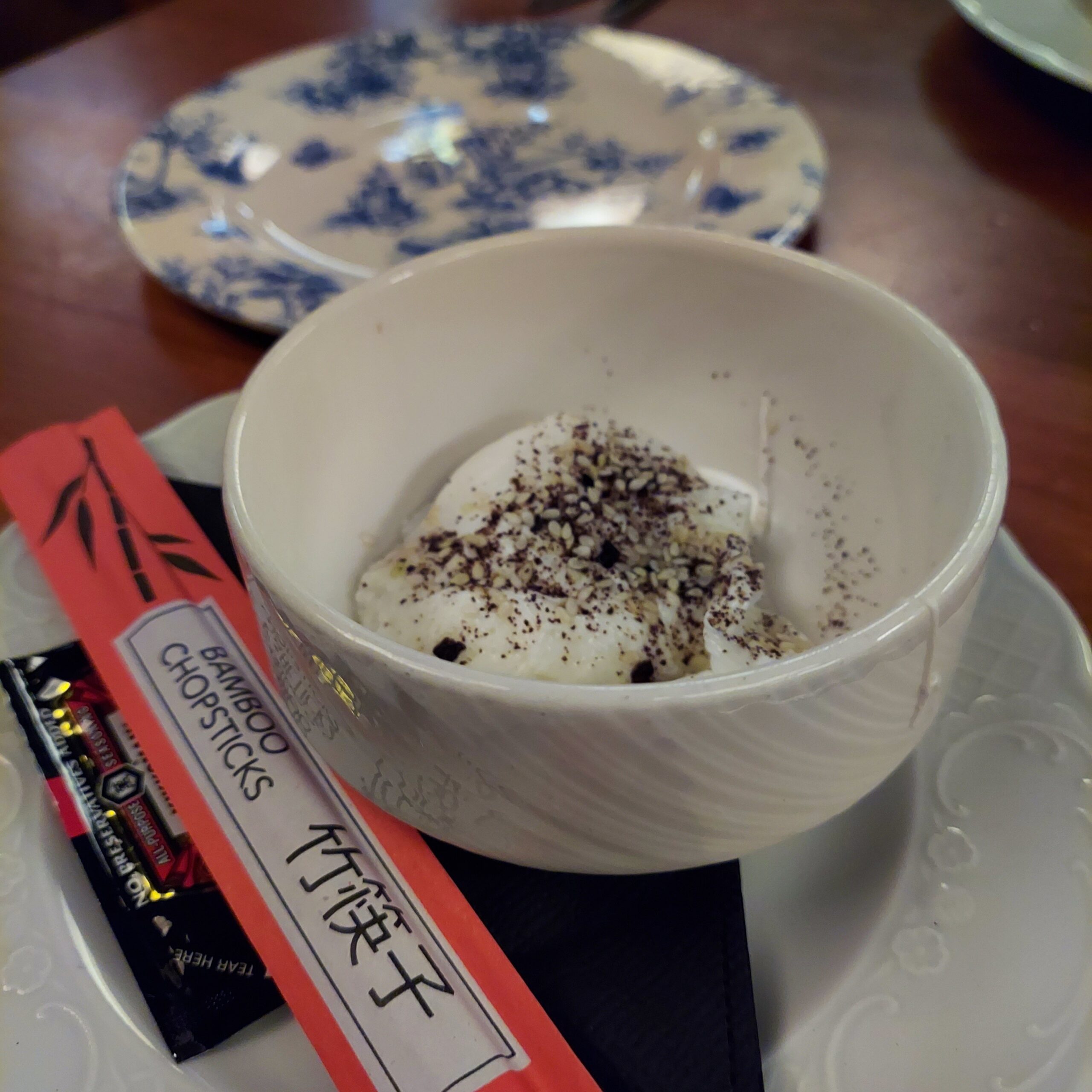 テーブルの上にあるスープ