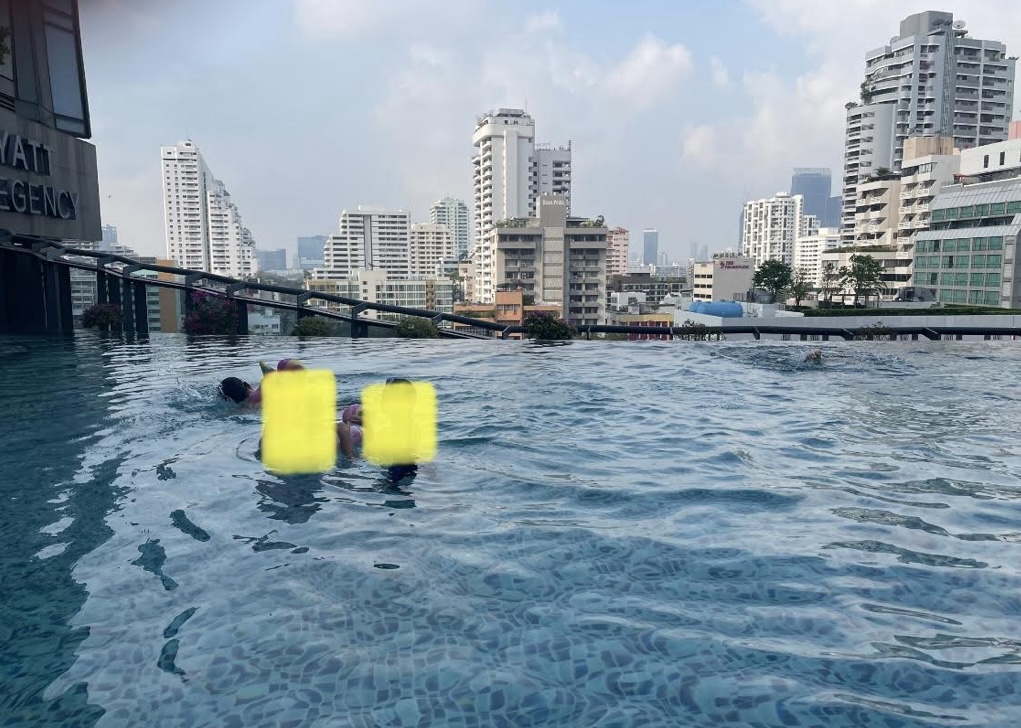 水の中にある建物