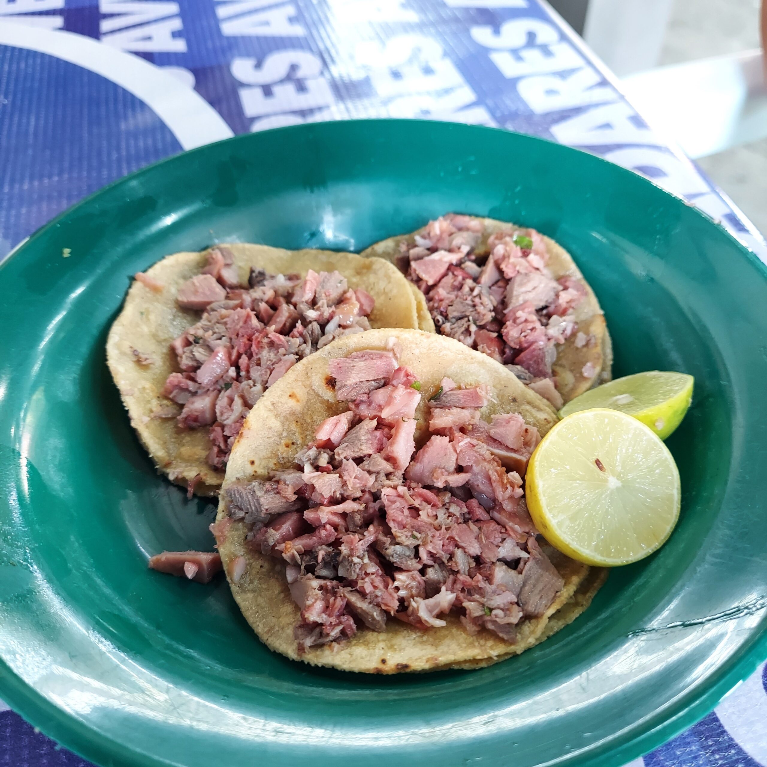 皿の上の食べ物