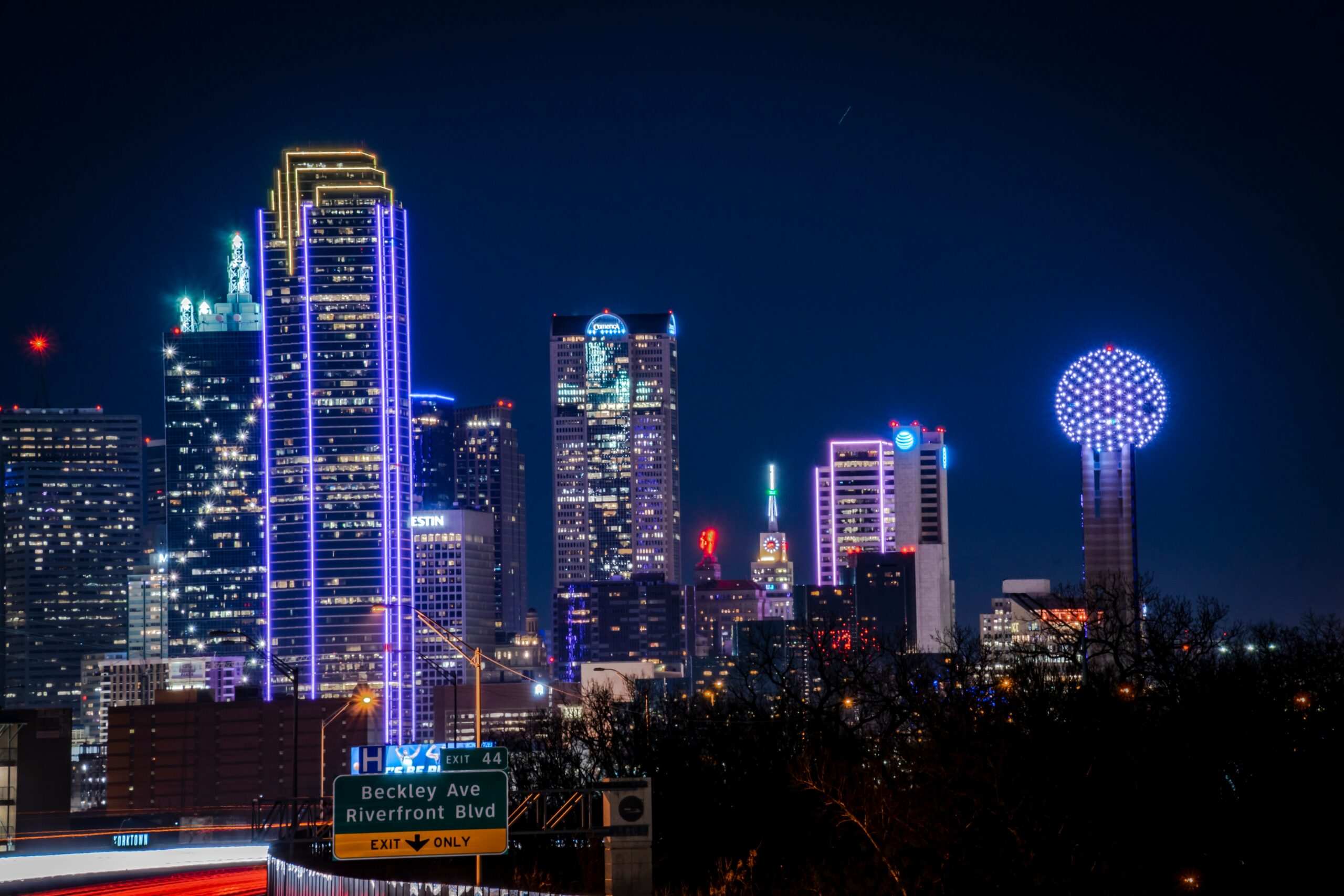 夜に都市景観