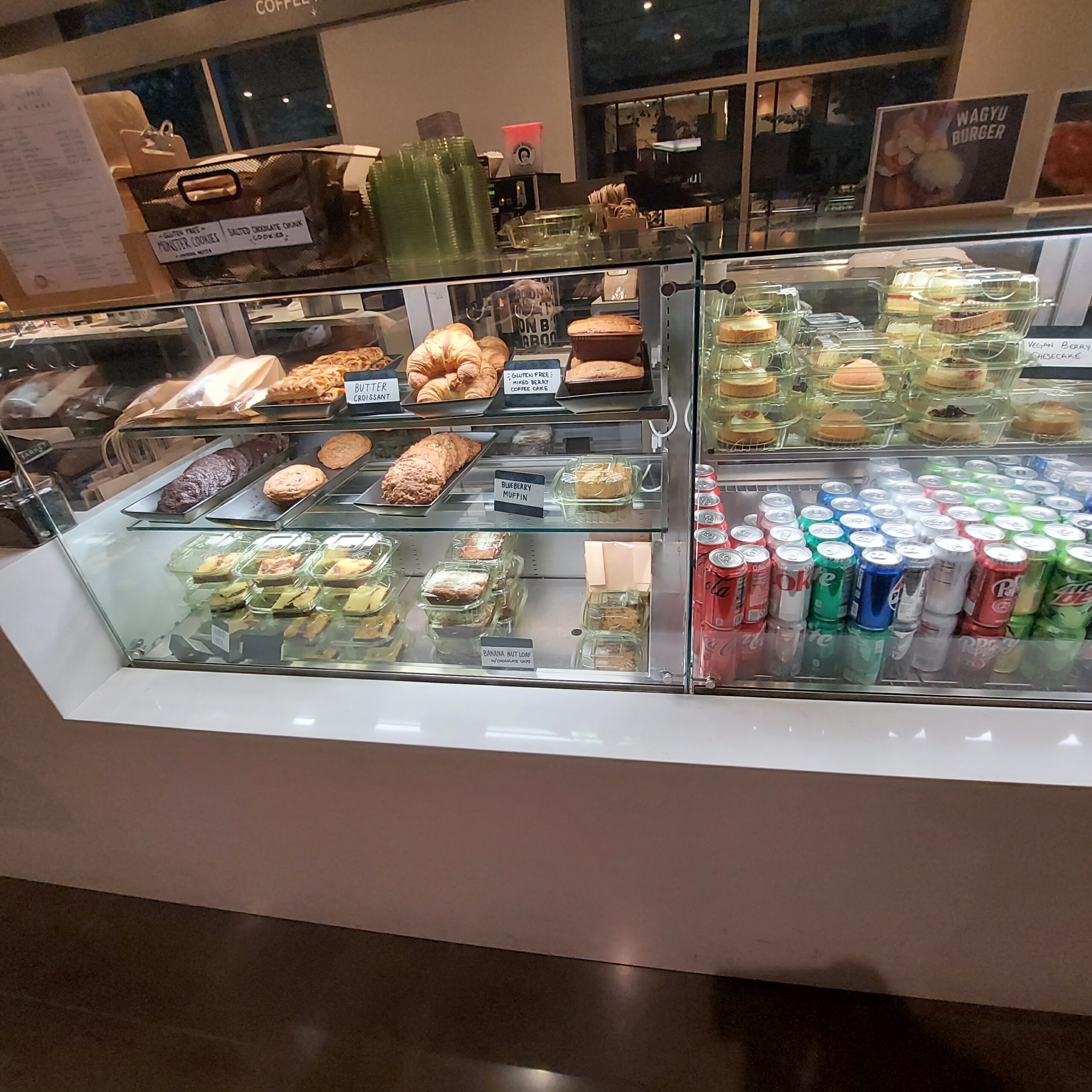 店のカウンターに置いている様々なドーナツ