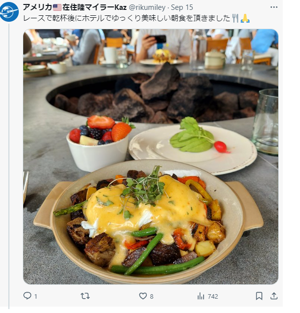 テーブルの上の食事