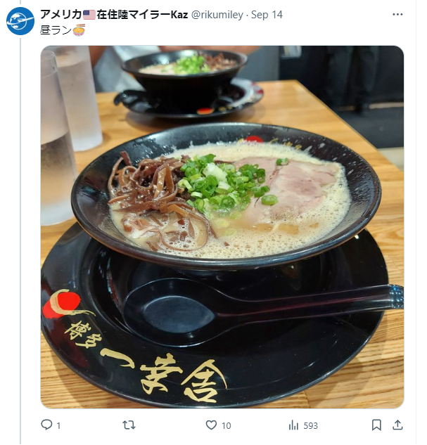 テーブルの上にあるスープ