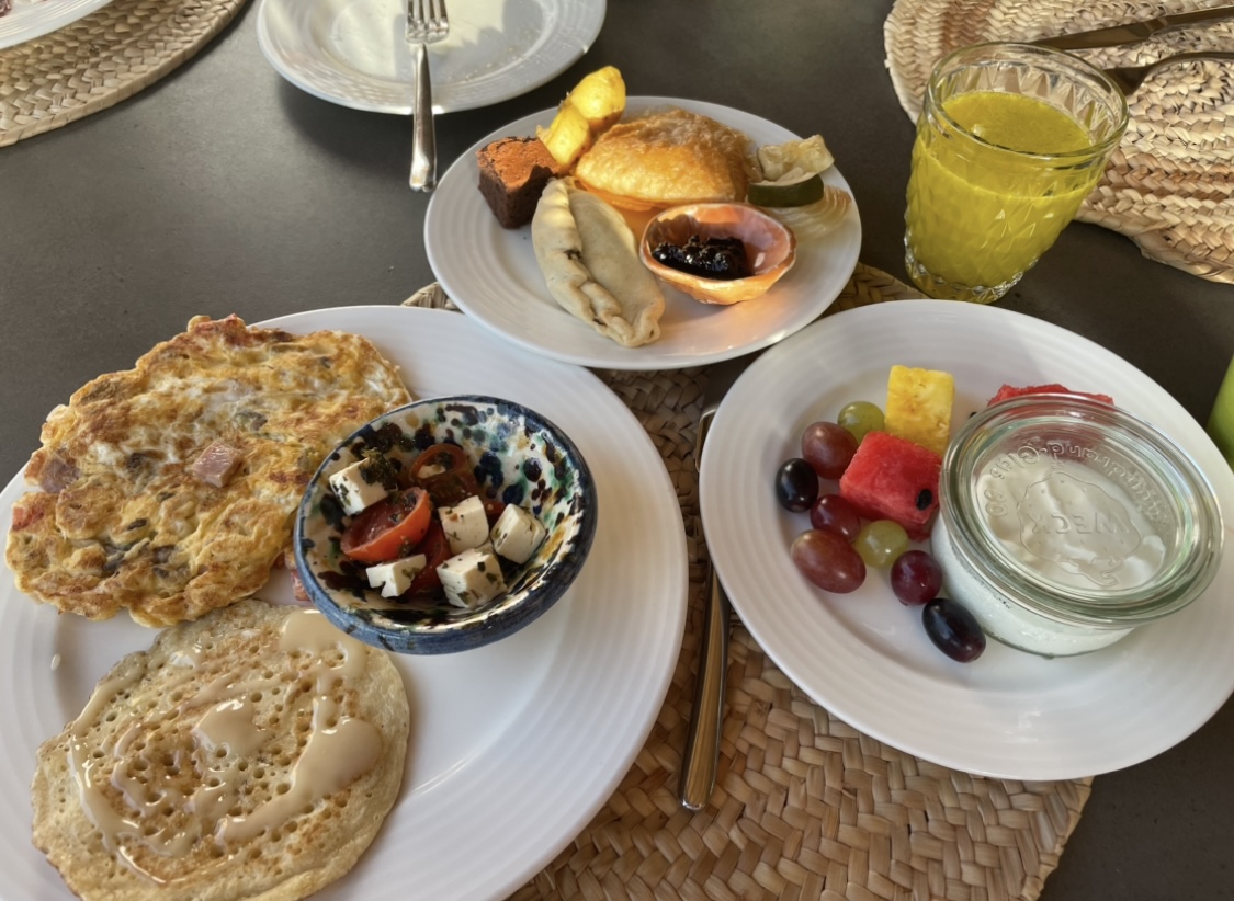 テーブルの上の朝食
