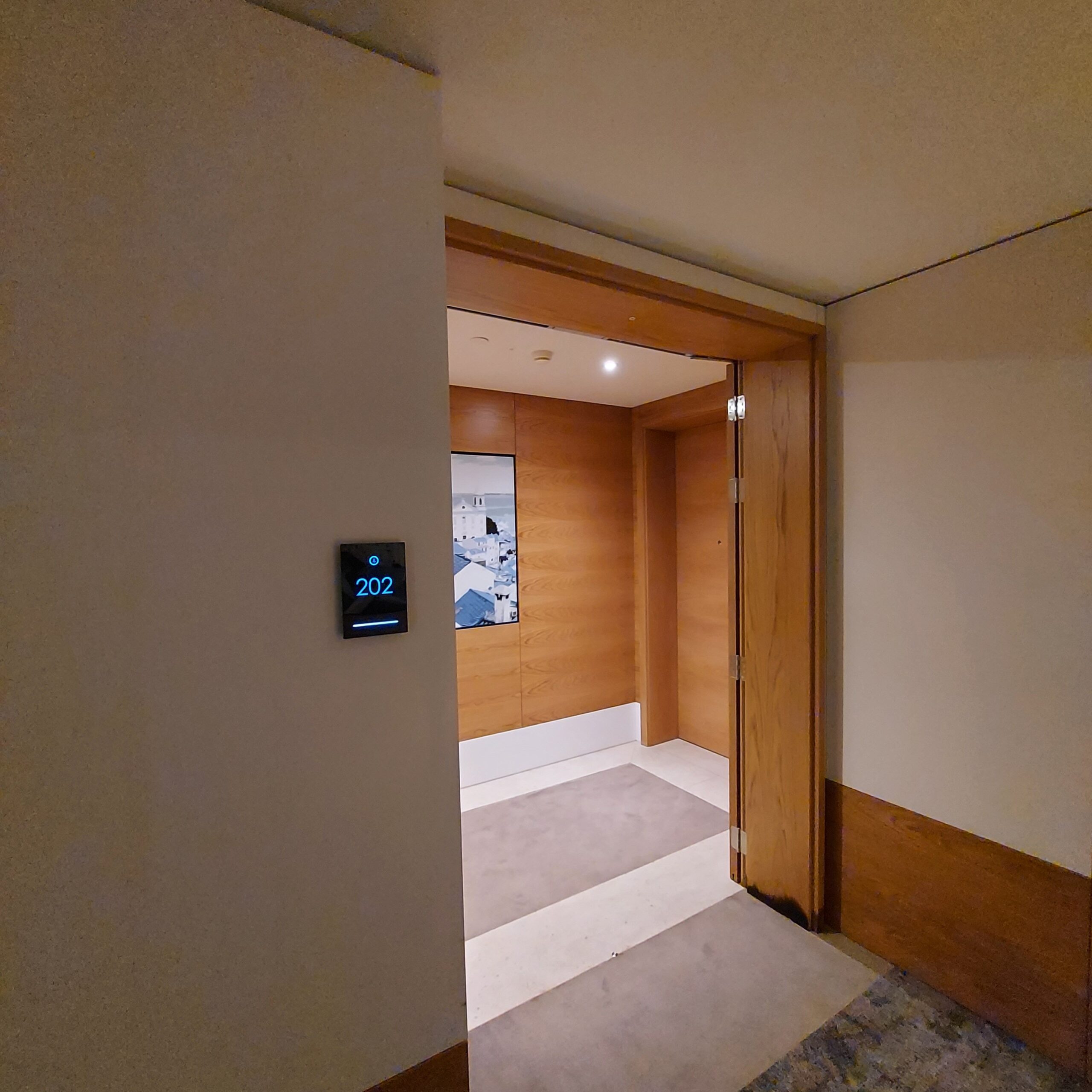鏡に映っている
