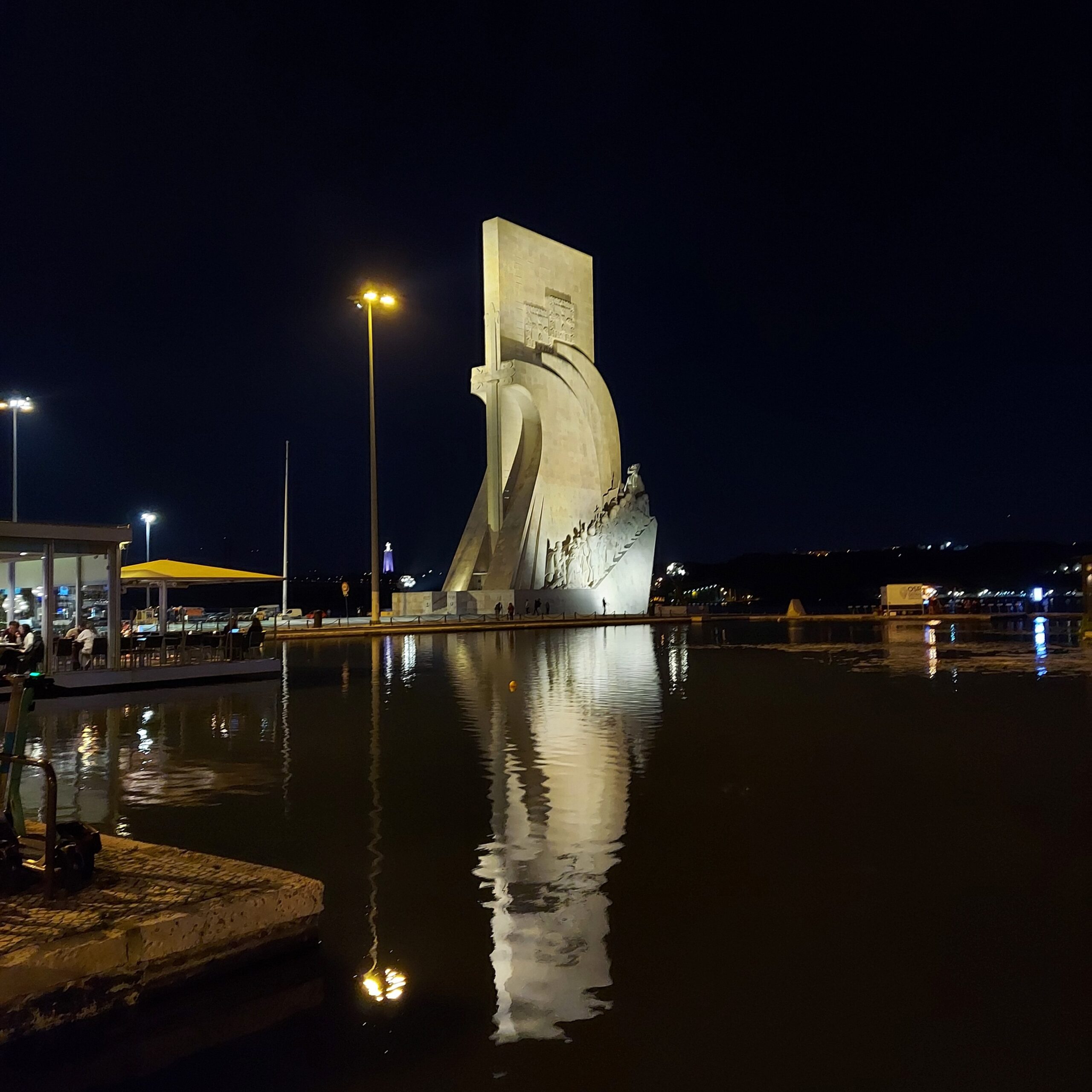 夜の街の風景