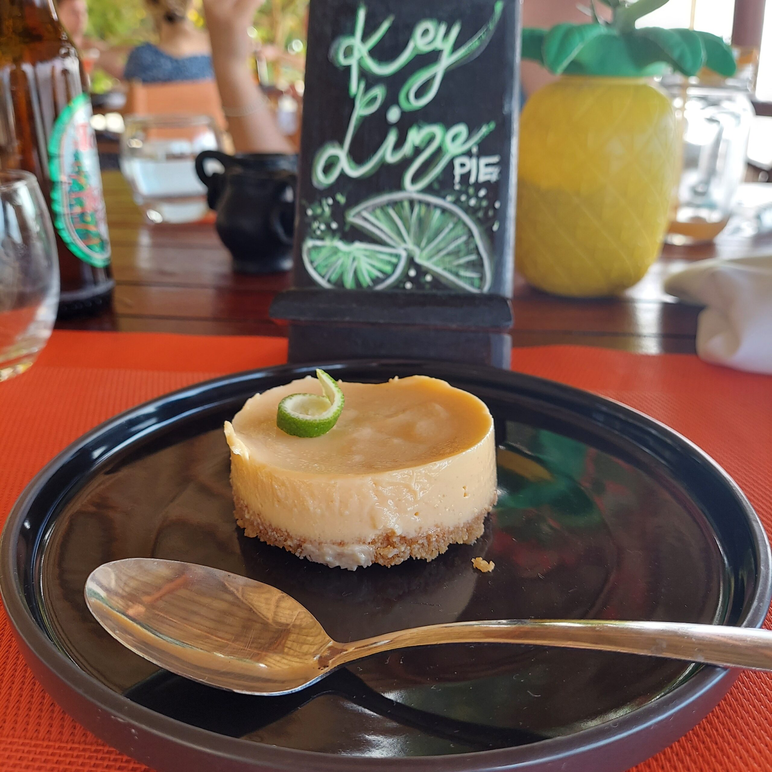 テーブルの上の食べ物