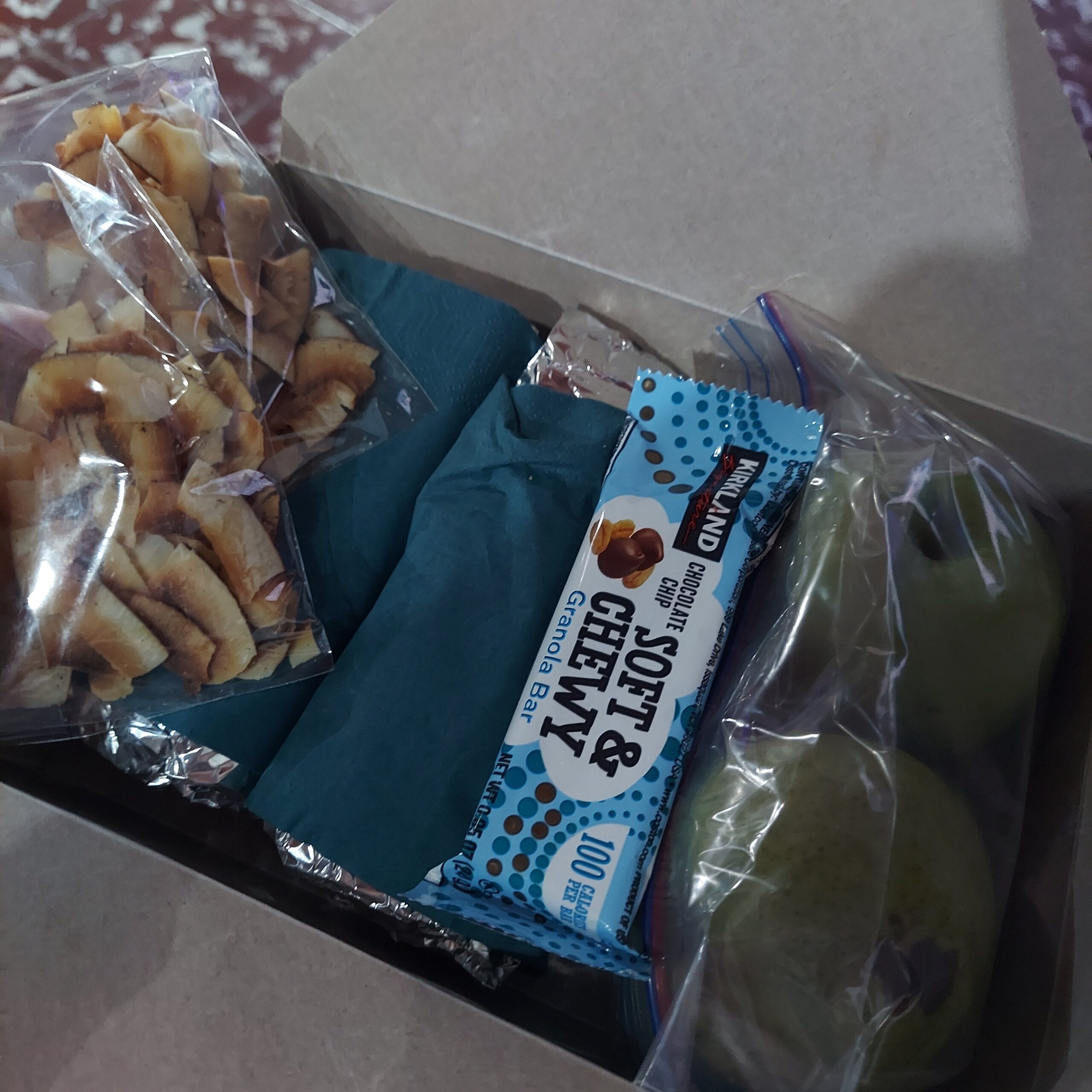 プラスチック容器に入ったお菓子